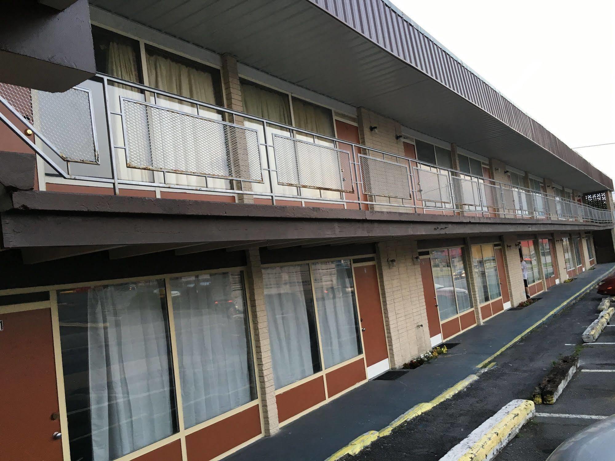 Sonrise Inn Lincoln Hwy By Oyo Breezewood Exteriör bild