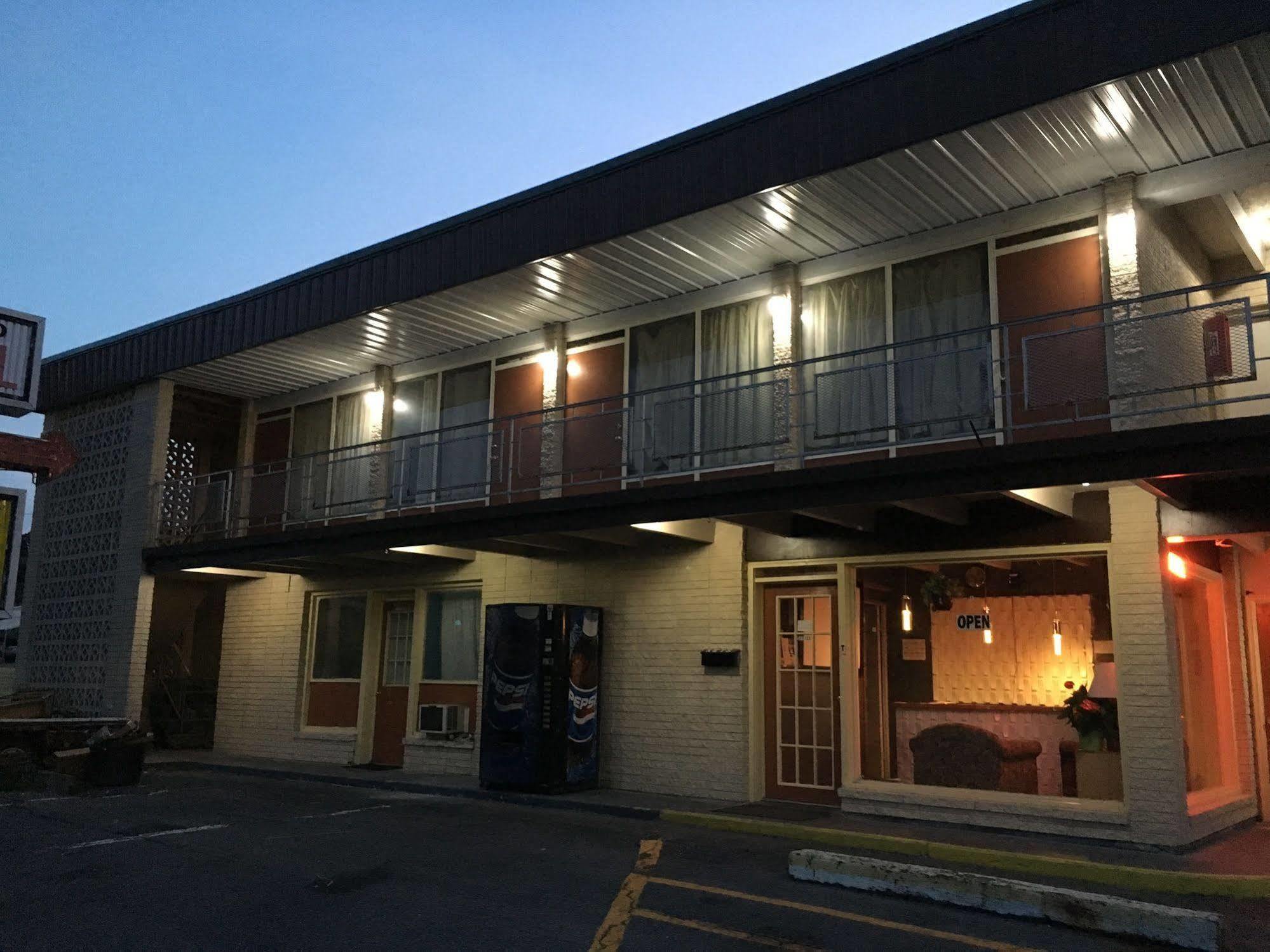 Sonrise Inn Lincoln Hwy By Oyo Breezewood Exteriör bild